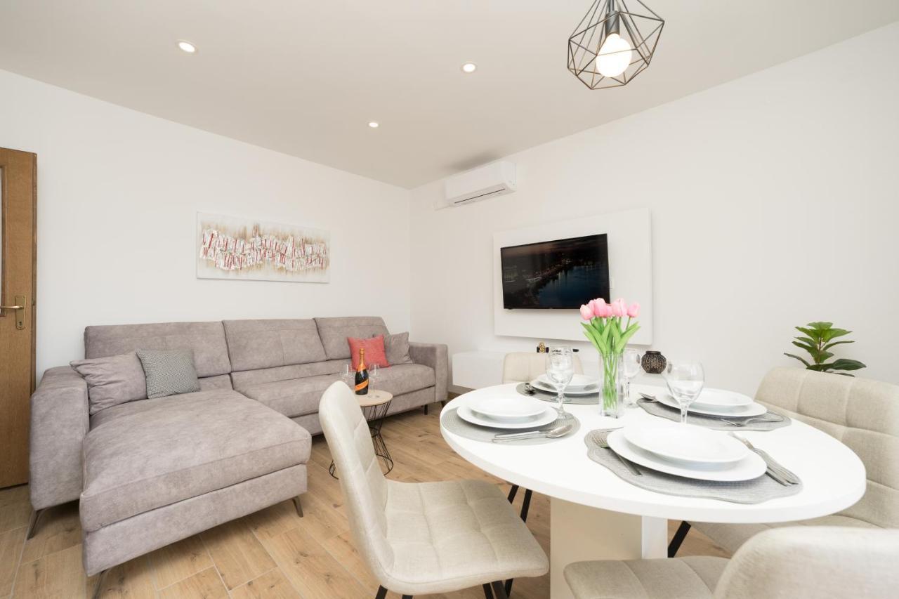 Apartmani Tomeri สตารีกราด-ปาเคลนีซา ภายนอก รูปภาพ