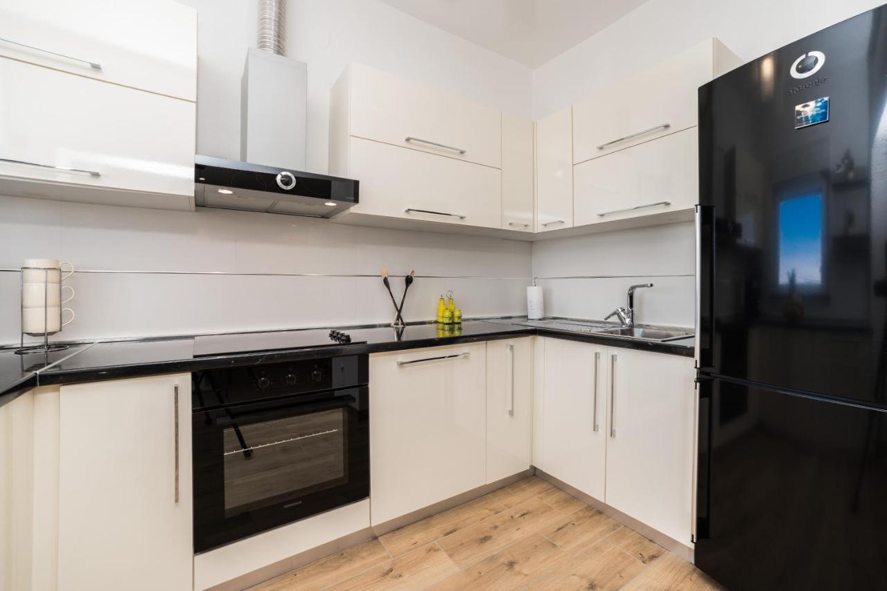 Apartmani Tomeri สตารีกราด-ปาเคลนีซา ภายนอก รูปภาพ