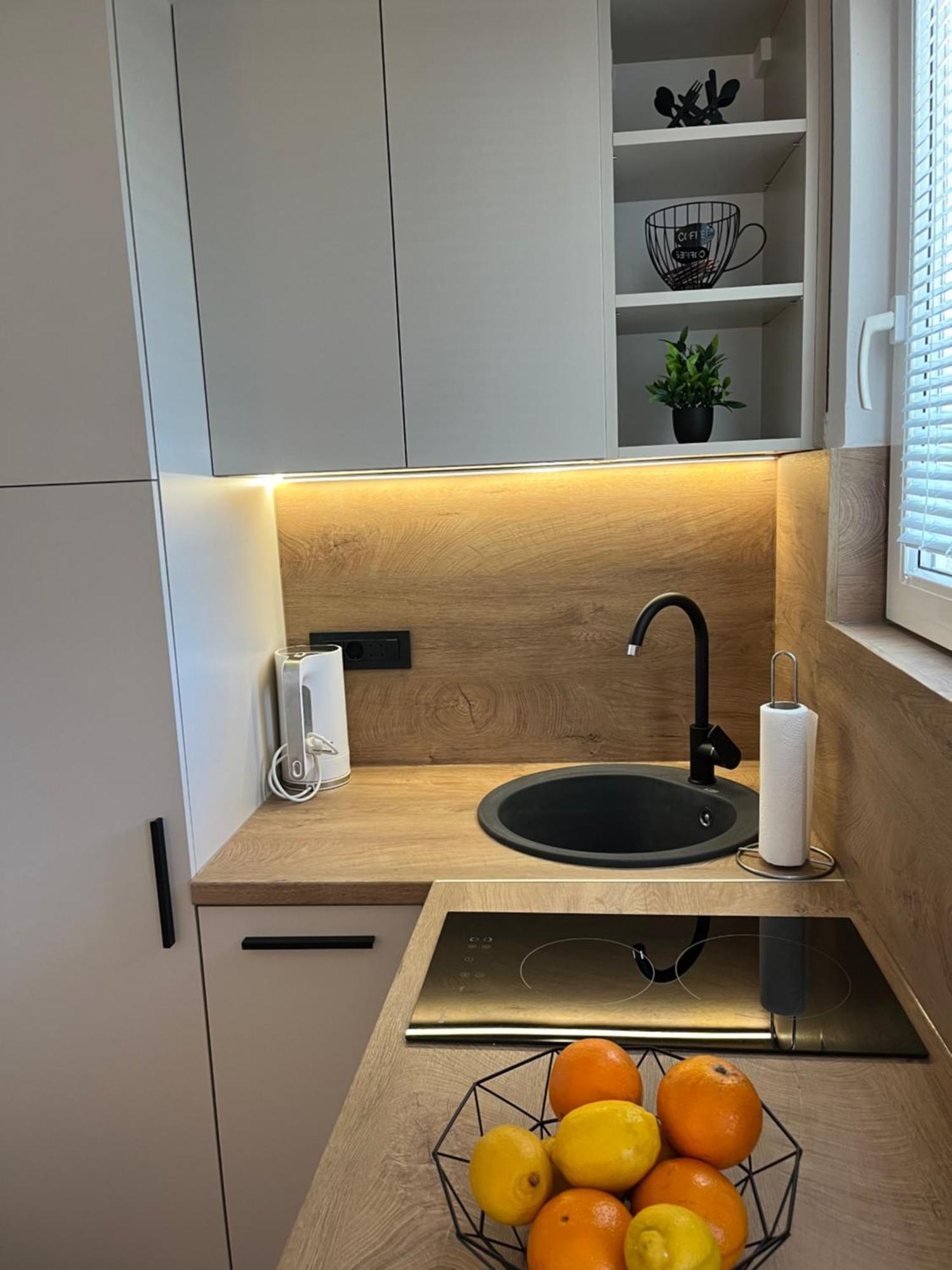 Apartmani Tomeri สตารีกราด-ปาเคลนีซา ภายนอก รูปภาพ