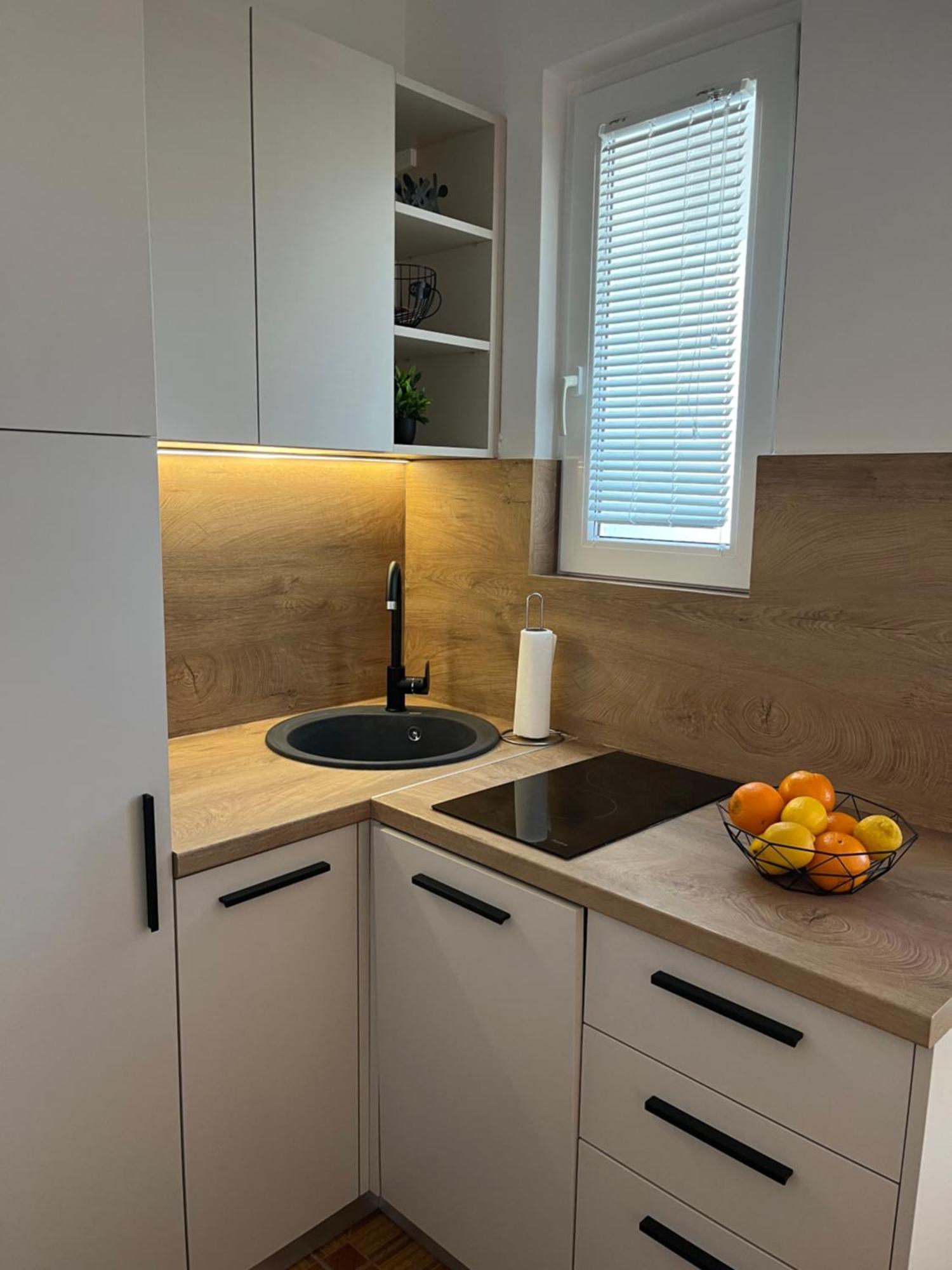 Apartmani Tomeri สตารีกราด-ปาเคลนีซา ภายนอก รูปภาพ