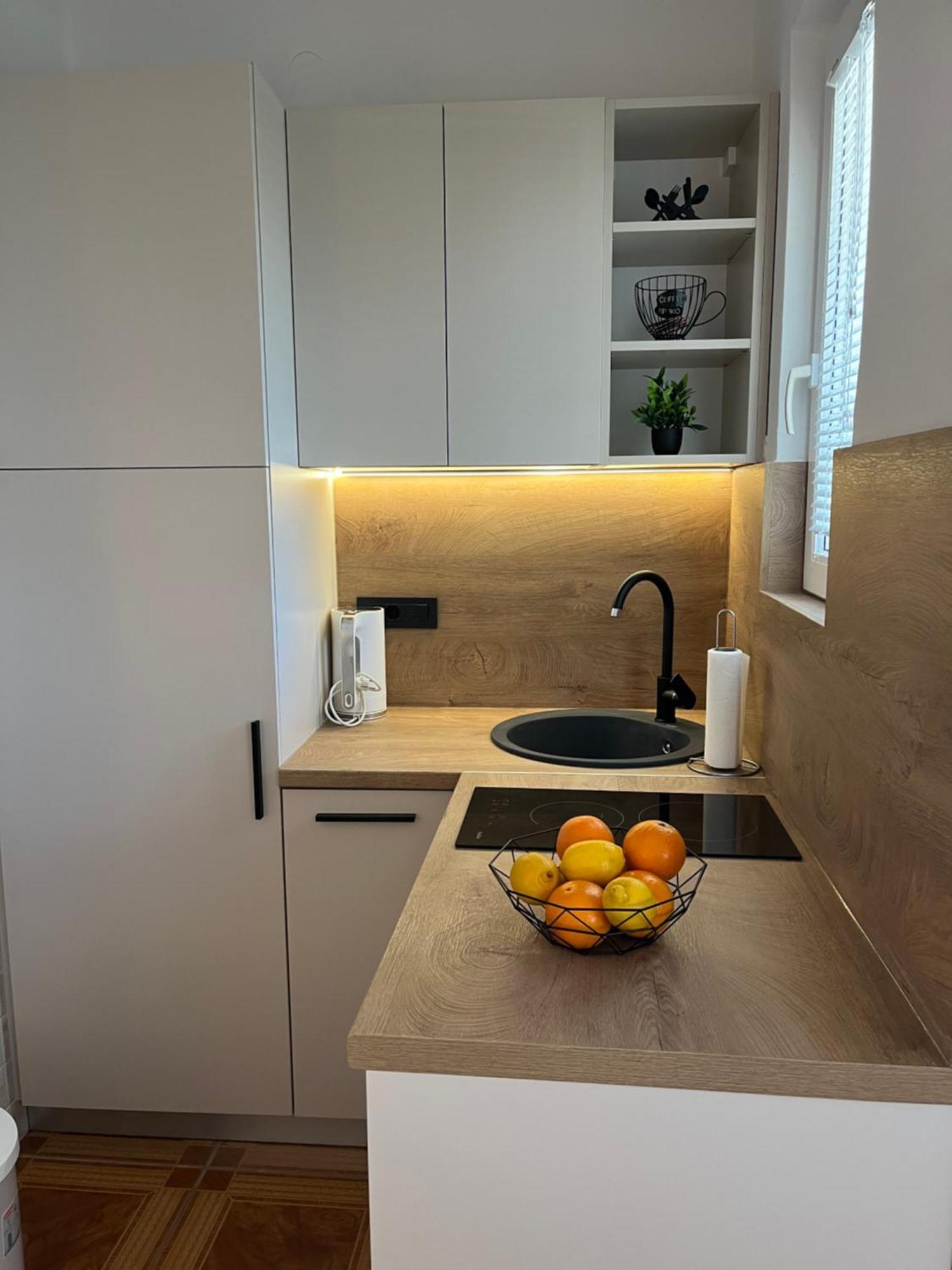 Apartmani Tomeri สตารีกราด-ปาเคลนีซา ภายนอก รูปภาพ